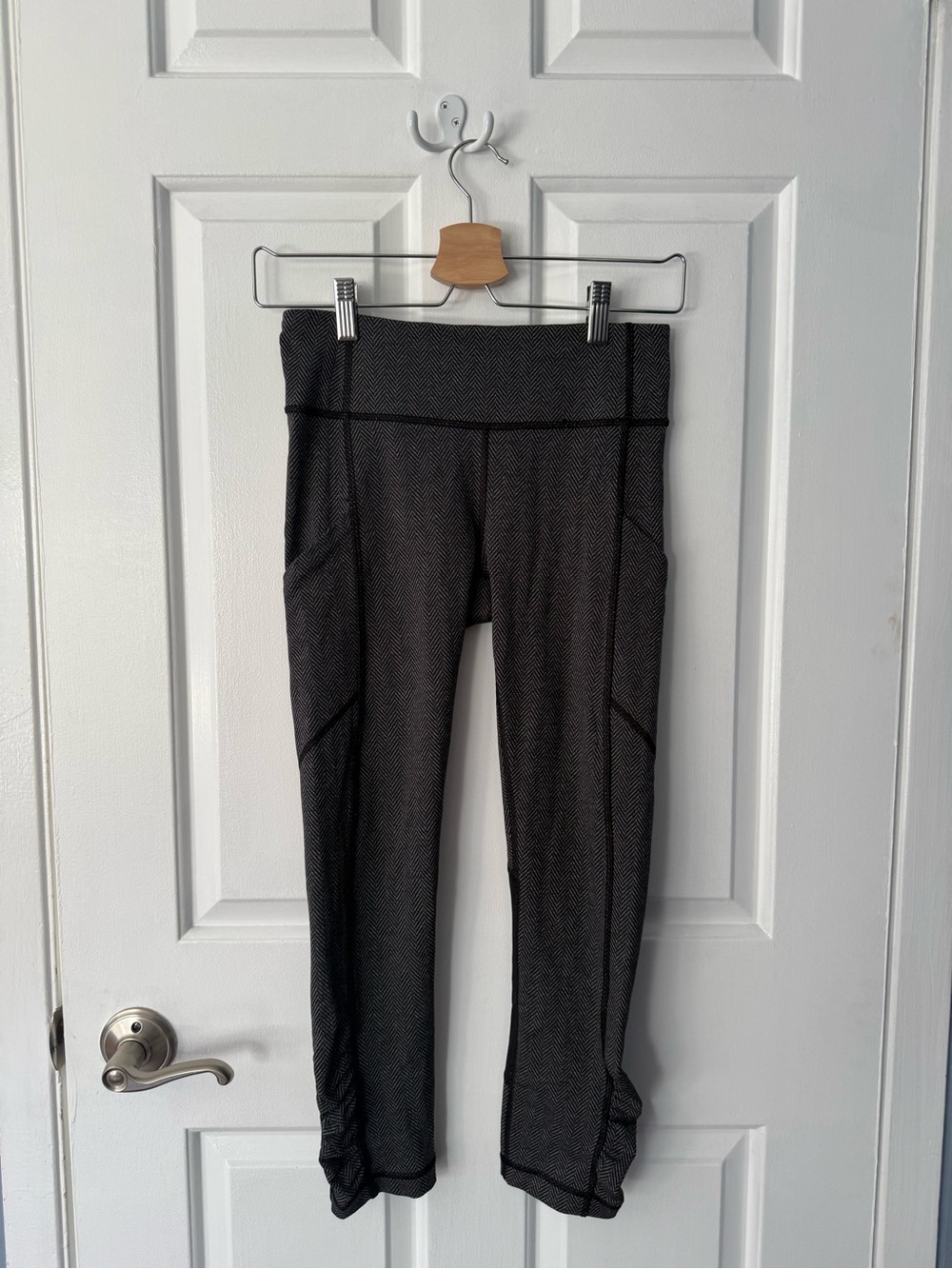 lululemon athletica size 4 Pace Rival Charcoal Gray Textured Crop Leggings
